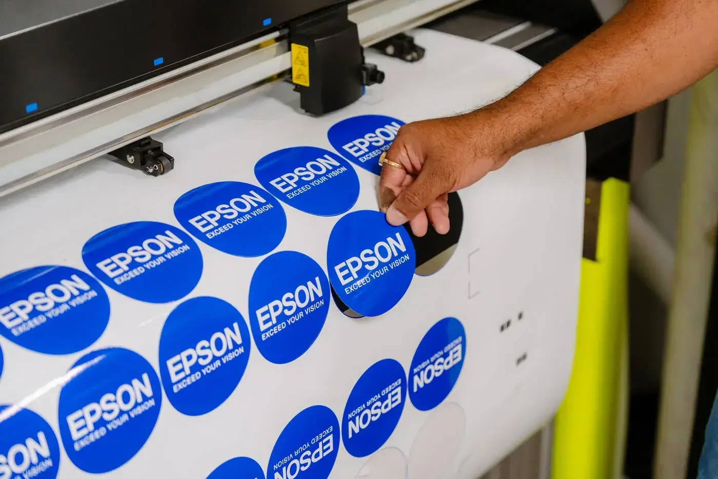 Cutting plotter cutting printed vinyl stickers